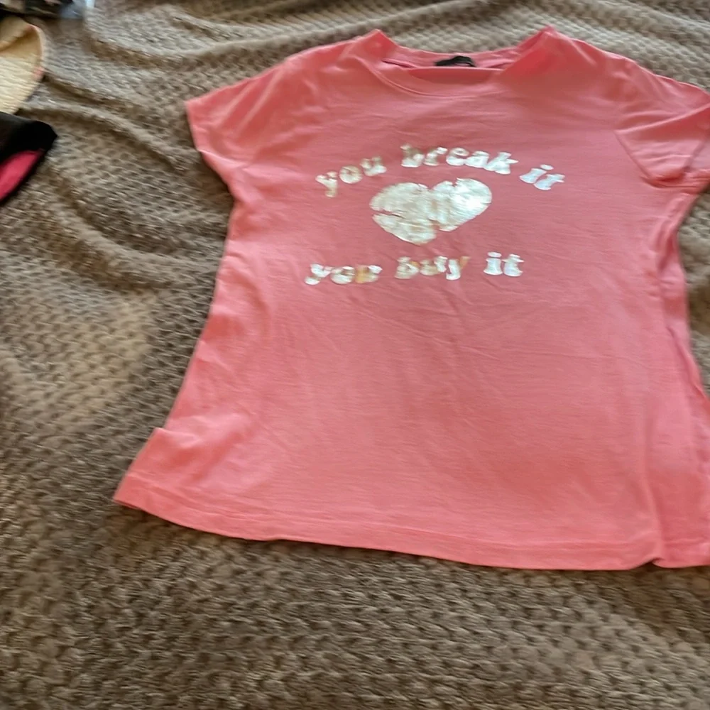 Cute graphic tee - Picture 2 of 4